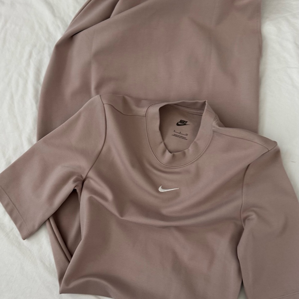 Nike Women’s Small  Midi TShirt Dress NWOT ($85) Sportswear Essential Crewneck - Picture 7 of 7